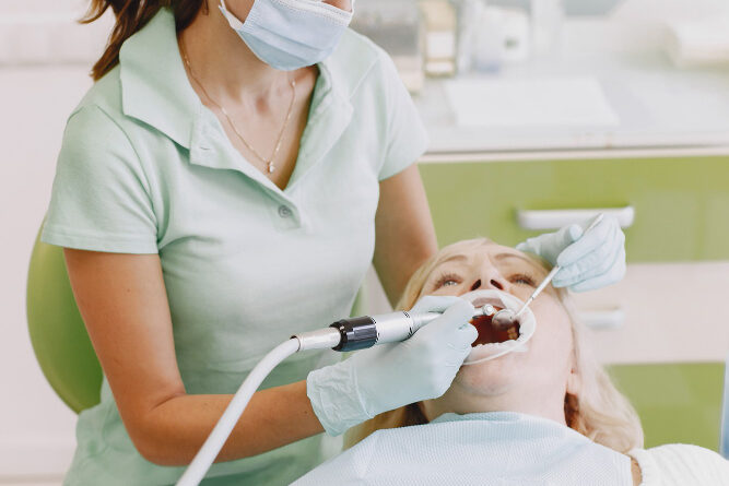 tymczasowe implanty zębowe