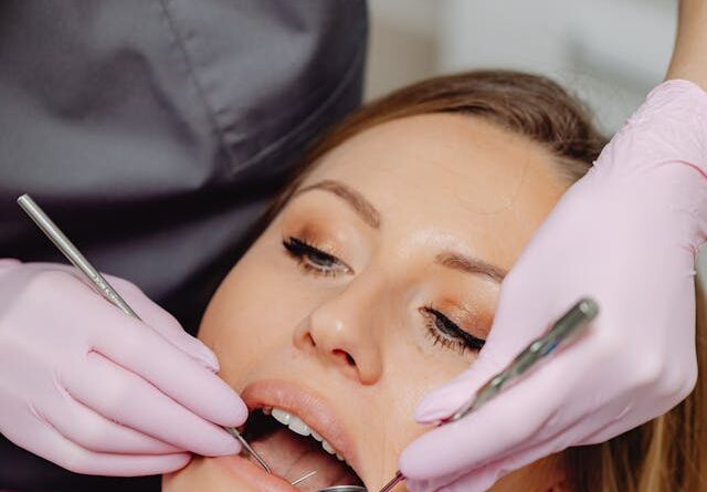 Czy leczenie kanałowe pod mikroskopem można wykonać na jednej wizycie?