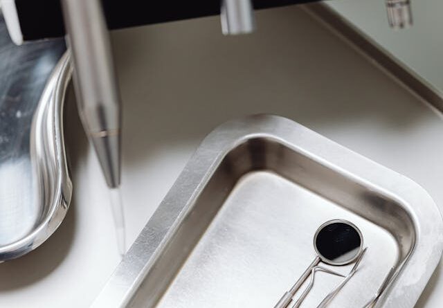 Czy każdy ząb można leczyć pod mikroskopem?